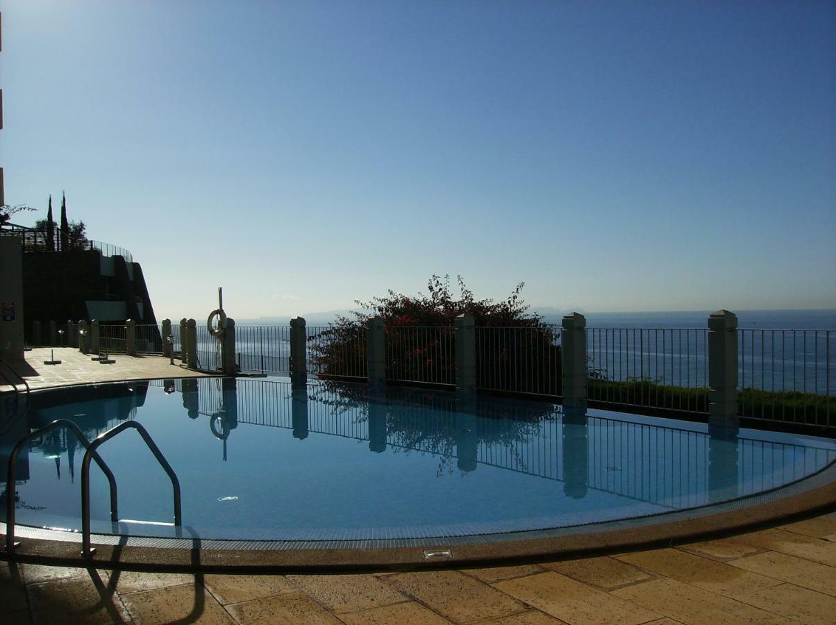 Oceanfront Apartment Funchal  Bagian luar foto